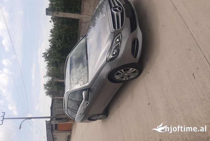 Makina ne shitje  ne Fier - 13,000 Euro