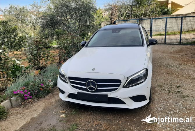 Makina ne shitje  ne Fier - 28,500 Euro