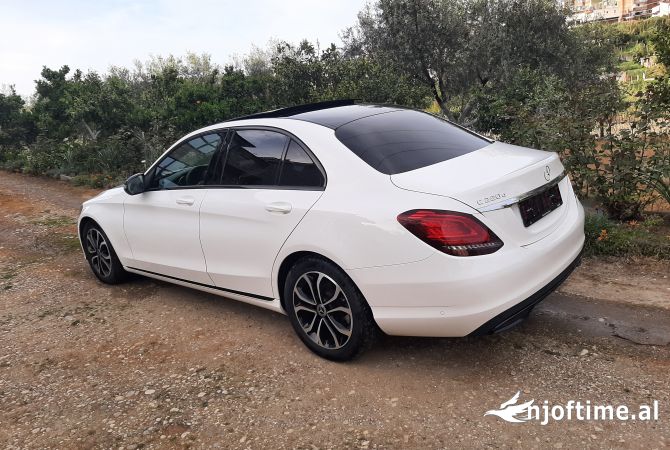 Makina ne shitje ne Fier, Mercedes-Benz, 2019 Diesel,Kambio Automatik Pagesa 28,500  Euro.