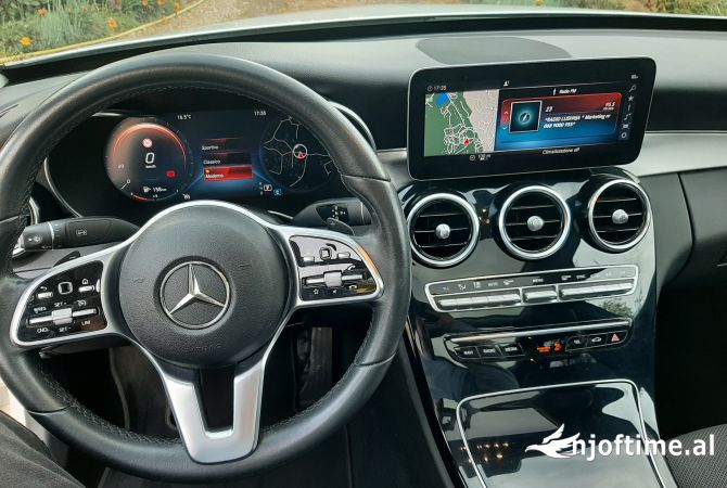 Makina ne shitje ne Fier, Mercedes-Benz, 2019 Diesel,Kambio Automatik Pagesa 28,500  Euro.