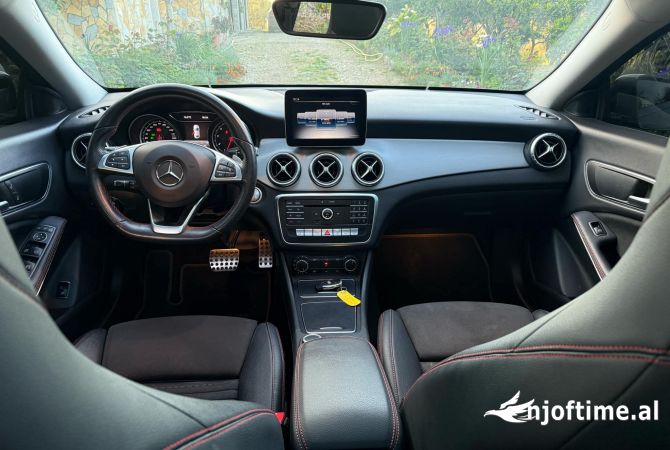 Makina ne shitje ne Fier, Mercedes-Benz, 2019 Benzine,Kambio Automatik Pagesa 28,500  Euro.