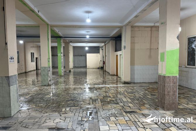 Ambient biznesi me qera 4+1 ne Tirane - 2,500 Euro