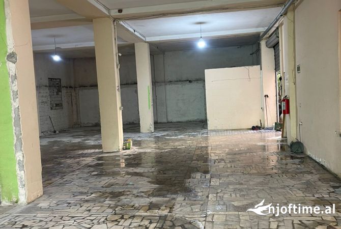 Ambient biznesi me qera 4+1 ne Tirane - 2,500 Euro