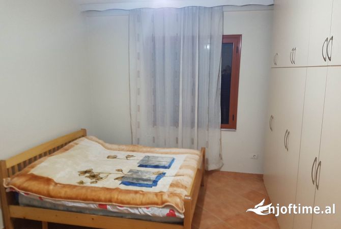 Shtepi me qera Apartament ne Tirane, 2+1, Mobilimi E mobiluar, Pagesa 550  Euro.