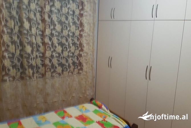 Shtepi me qera Apartament ne Tirane, 2+1, Mobilimi E mobiluar, Pagesa 550  Euro.
