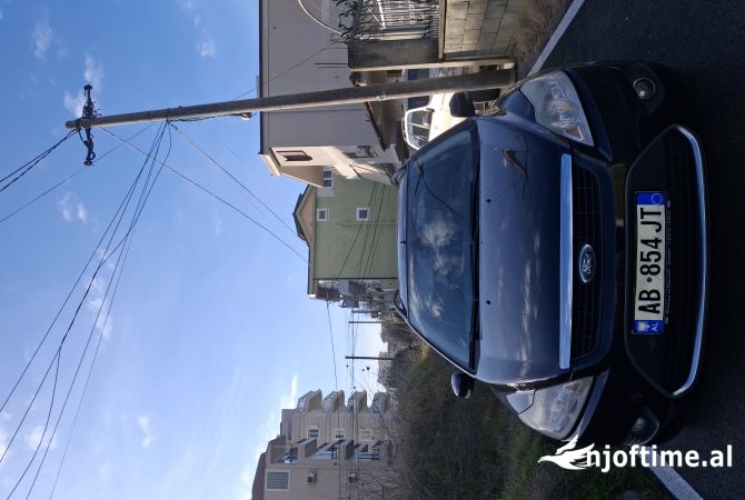 Makina ne shitje ne Tirane - 250,000 Leke