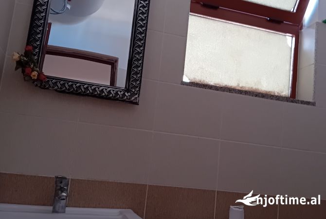 Shtepi me qera Apartament ne Tirane, 2+1, Mobilimi E mobiluar, Pagesa 35,000  Leke.