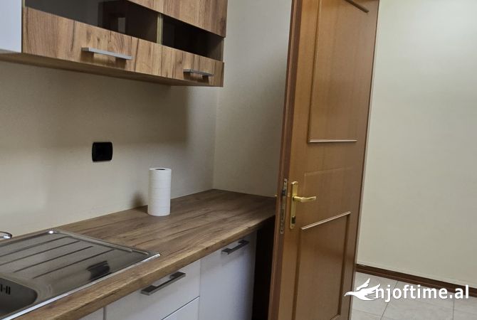 Ambient biznesi me qera 3+1 ne Tirane - 2,000 Euro