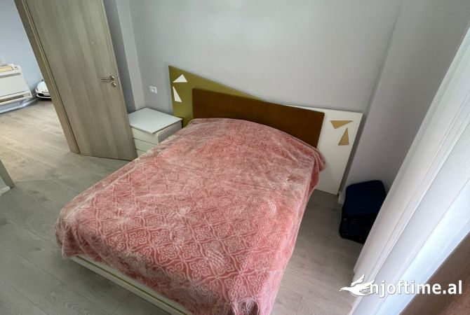 Shtepi ne shitje Apartament ne Tirane, 3+1, Mobilimi E mobiluar, Pagesa 165,000  Euro.