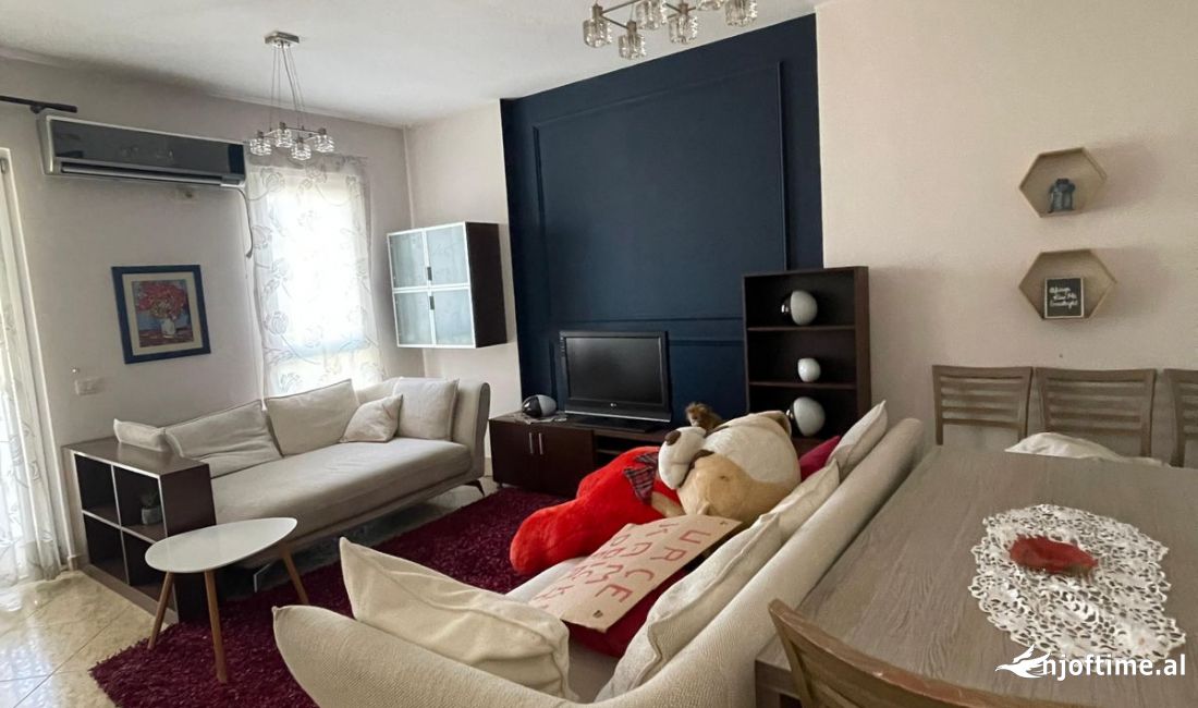 Shtepi ne shitje Apartament ne Tirane, 2+1, Mobilimi E mobiluar, Pagesa 165,000  Euro.