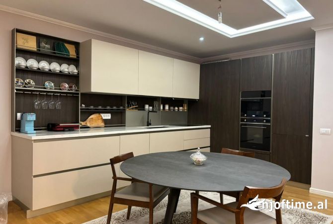 Shtepi ne shitje Apartament ne Tirane, 3+1, Mobilimi E mobiluar, Pagesa 395,000  Euro.