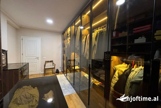 Shtepi ne shitje Apartament ne Tirane, 3+1, Mobilimi E mobiluar, Pagesa 395,000  Euro.