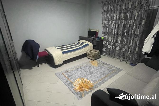 Shtepi ne shitje Apartament ne Tirane, 3+1, Mobilimi E mobiluar, Pagesa 195,000  Euro.