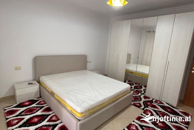 Shtepi me qera Apartament ne Tirane, 2+1, Mobilimi E mobiluar, Pagesa 800  Euro.
