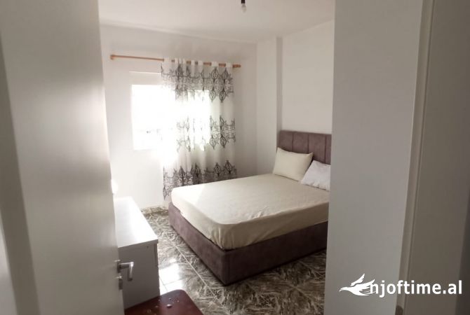 Shtepi me qera Apartament ne Tirane, 2+1, Mobilimi E mobiluar, Pagesa 500  Euro.