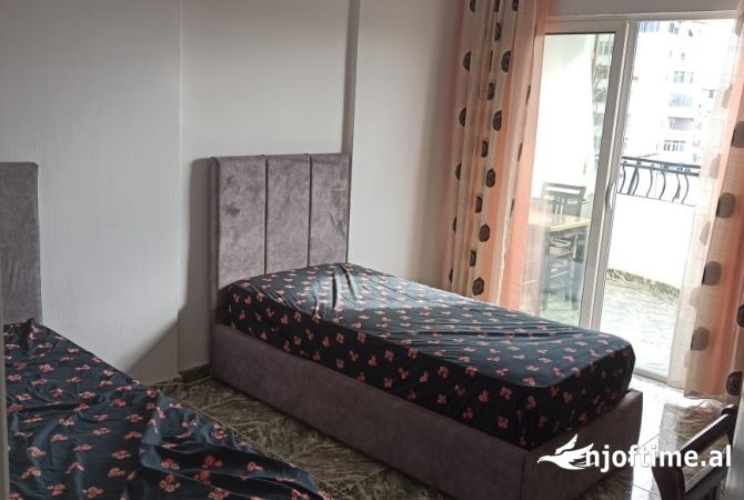 Shtepi me qera Apartament ne Tirane, 2+1, Mobilimi E mobiluar, Pagesa 500  Euro.