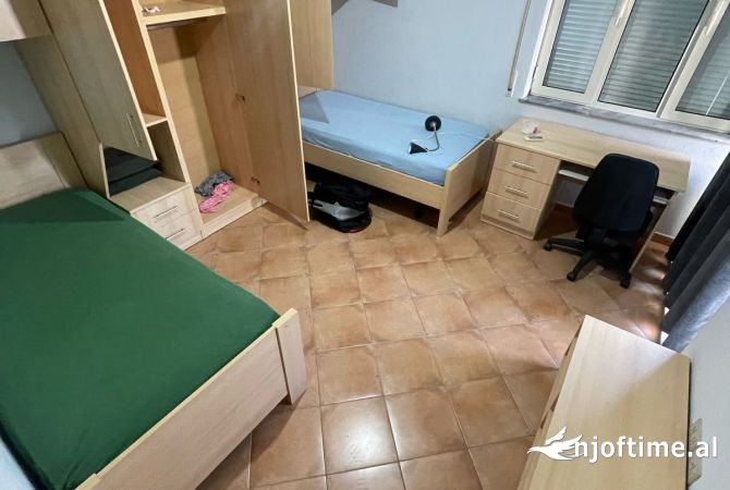 Shtepi ne shitje Apartament ne Tirane, 2+1, Mobilimi E mobiluar, Pagesa 310,000  Euro.