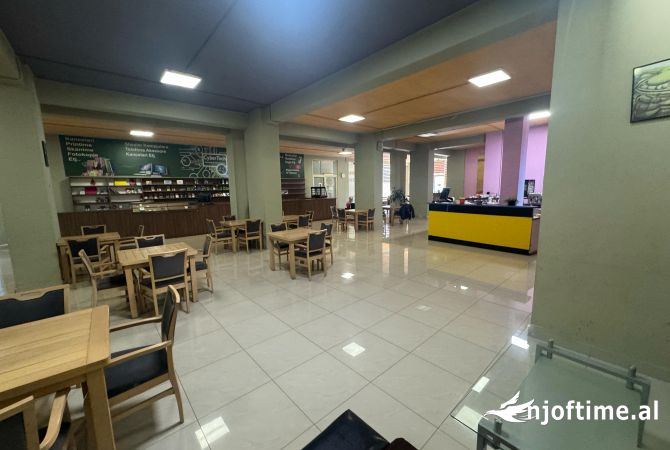 Ambient biznesi me qera 2+1 ne Tirane - 2,000 Euro