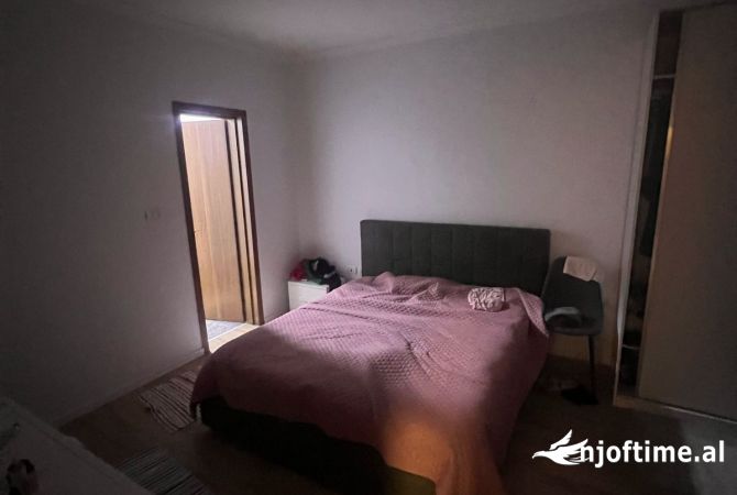 Shtepi ne shitje Apartament ne Tirane, 2+1, Mobilimi Bosh, pa mobiluar, Pagesa 420,000  Euro.
