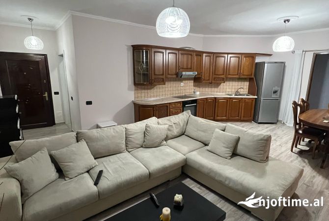 Shtepi me qera Apartament ne Tirane, 2+1, Mobilimi E mobiluar, Pagesa 600  Euro.