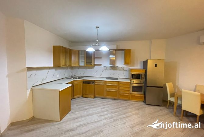 Shtepi ne shitje Apartament ne Tirane, 1+1, Mobilimi E mobiluar, Pagesa 180,000  Euro.