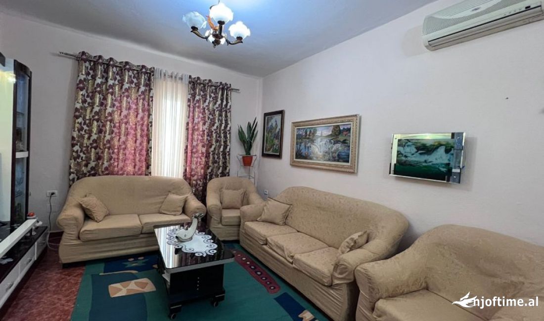 Shtepi me qera Apartament ne Tirane, 2+1, Mobilimi E mobiluar, Pagesa 450  Euro.