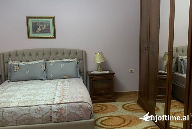 Shtepi me qera Duplex(shtepi me 2 kate) ne Tirane, 3+1, Mobilimi E mobiluar, Pagesa 700  Euro.