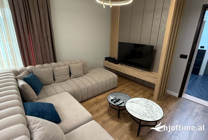 Shtepi me qera 2+1 ne Tirane - 1,600 Euro