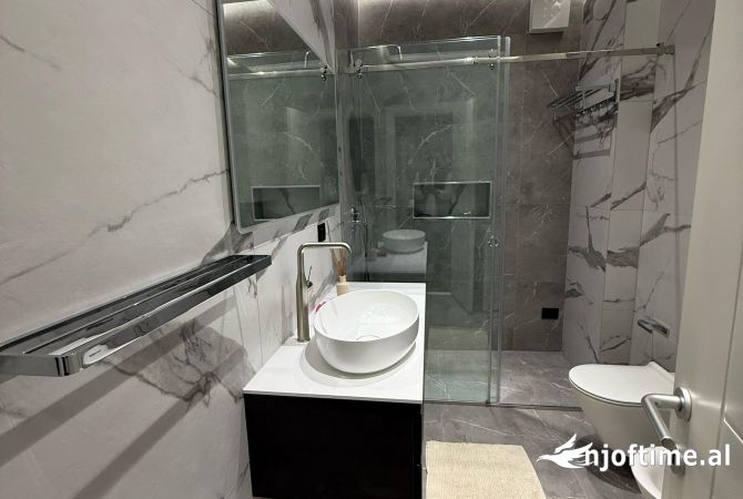 Shtepi me qera Apartament ne Tirane, 2+1, Mobilimi E mobiluar, Pagesa 1,600  Euro.