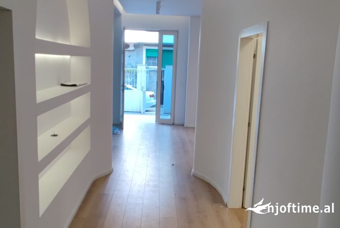 Ambient biznesi me qera 3+1 ne Tirane - 2,000 Euro