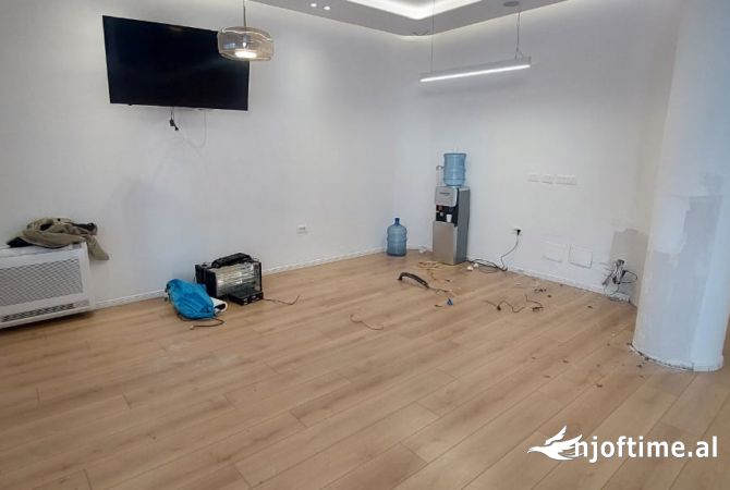 Ambient biznesi me qera 3+1 ne Tirane - 2,000 Euro