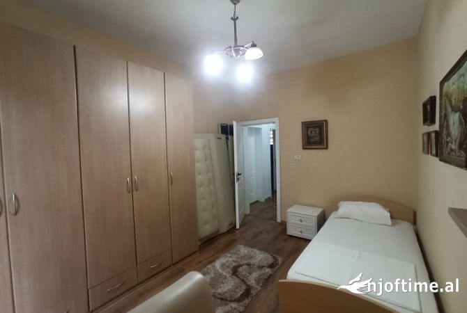Shtepi me qera Apartament ne Tirane, 2+1, Mobilimi E mobiluar, Pagesa 550  Euro.