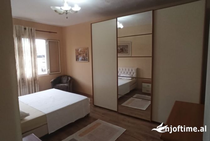 Shtepi me qera Apartament ne Tirane, 2+1, Mobilimi E mobiluar, Pagesa 550  Euro.