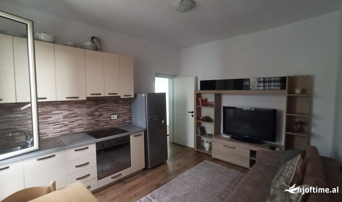 Shtepi me qera Apartament ne Tirane, 2+1, Mobilimi E mobiluar, Pagesa 550  Euro.