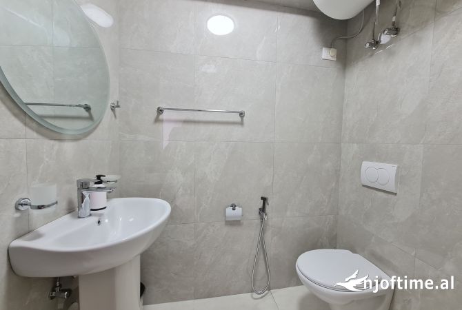 Shtepi me qera Shtepi Private ne Tirane, 1+1, Mobilimi E mobiluar, Pagesa 450  Euro.