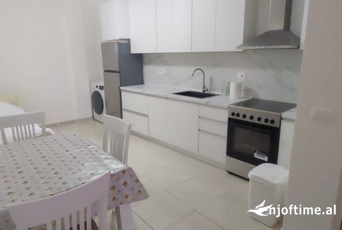 Shtepi me qera 2+1 ne Tirane - 650 Euro