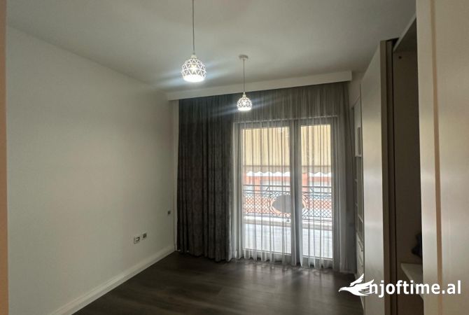 Shtepi ne shitje Apartament ne Tirane, 2+1, Mobilimi E mobiluar, Pagesa 350,002  Euro.