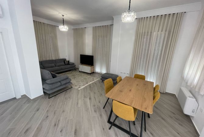 Shtepi me qera 4+1 ne Tirane - 2,000 Euro