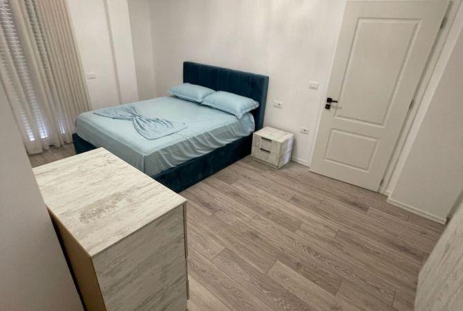 Shtepi me qera Vila Luksoze ne Tirane, 4+1, Mobilimi E mobiluar, Pagesa 2,000  Euro.