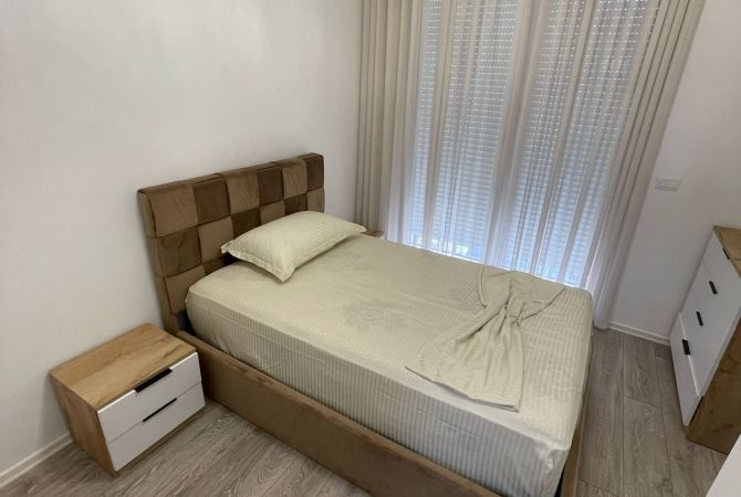 Shtepi me qera Vila Luksoze ne Tirane, 4+1, Mobilimi E mobiluar, Pagesa 2,000  Euro.