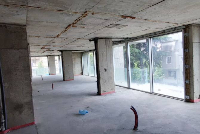 Ambient biznesi me qera 3+1 ne Tirane - 20,600 Euro