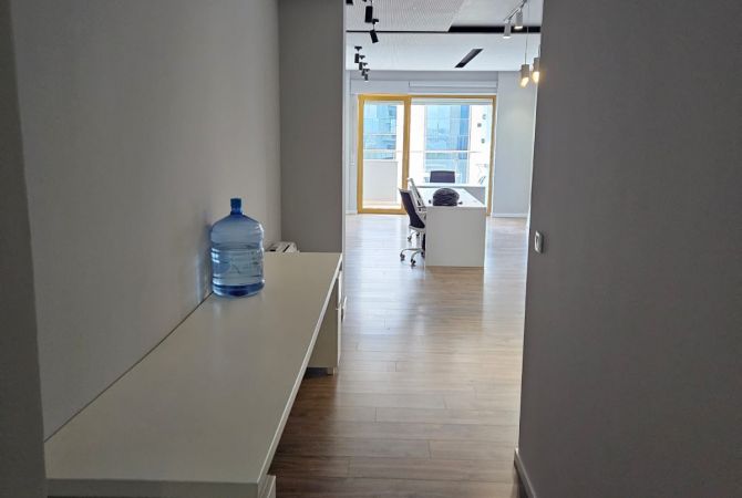 Ambient biznesi me qera 3+1 ne Tirane - 3,000 Euro
