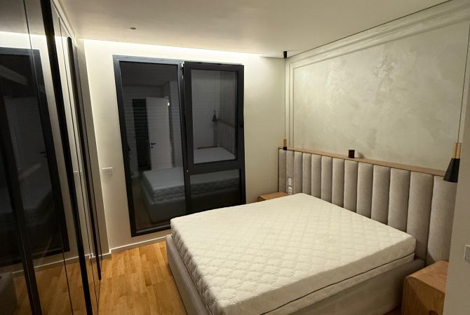 Shtepi me qera Apartament ne Tirane, 3+1, Mobilimi E mobiluar, Pagesa 2,300  Euro.