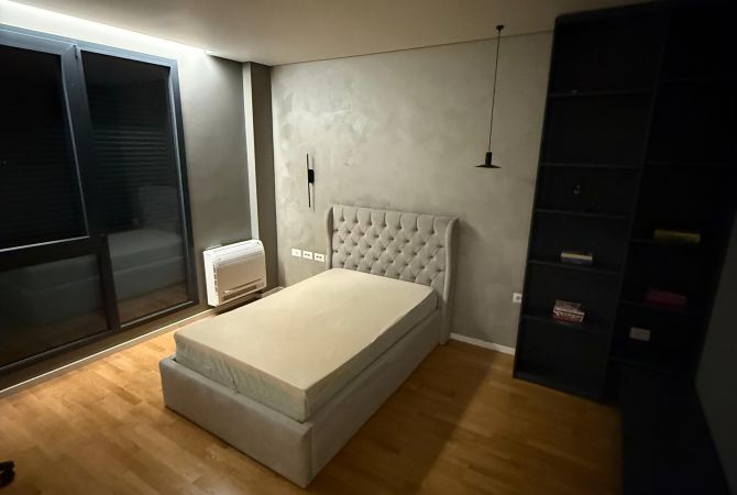Shtepi me qera Apartament ne Tirane, 3+1, Mobilimi E mobiluar, Pagesa 2,300  Euro.