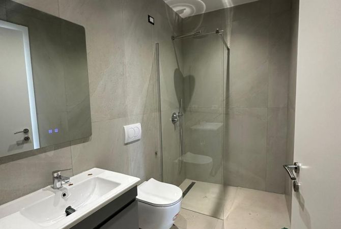 Shtepi me qera Apartament ne Tirane, 2+1, Mobilimi Bosh, pa mobiluar, Pagesa 1,300  Euro.