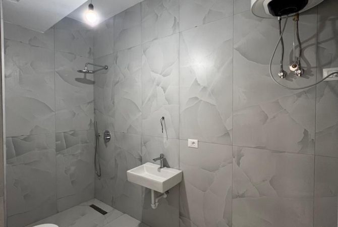 Shtepi ne shitje Apartament ne Tirane, 1+1, Mobilimi Bosh, pa mobiluar, Pagesa 98,080  Euro.