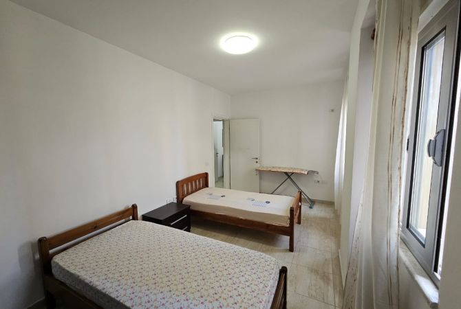 Shtepi me qera Apartament ne Tirane, 2+1, Mobilimi E mobiluar, Pagesa 700  Euro.
