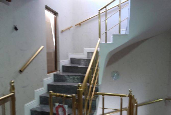 Shtepi me qera Vila Luksoze ne Tirane, 7+1, Mobilimi Pjeserisht e mobiluar, Pagesa 1,500  Euro.