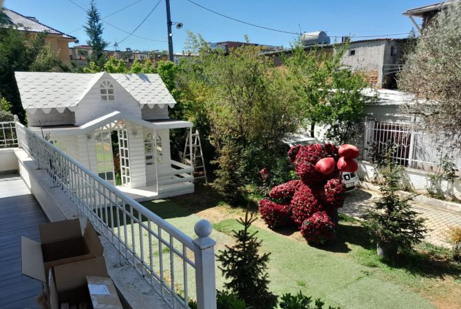 Shtepi me qera Vila Luksoze ne Tirane, 7+1, Mobilimi Pjeserisht e mobiluar, Pagesa 1,500  Euro.