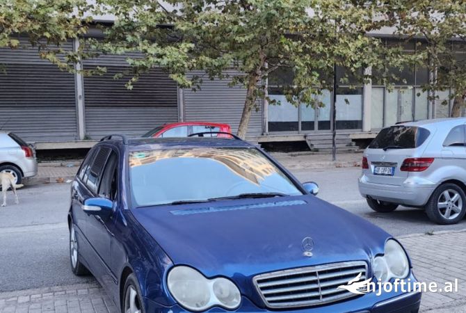 Makina ne shitje ne Durres - 3,600 Euro